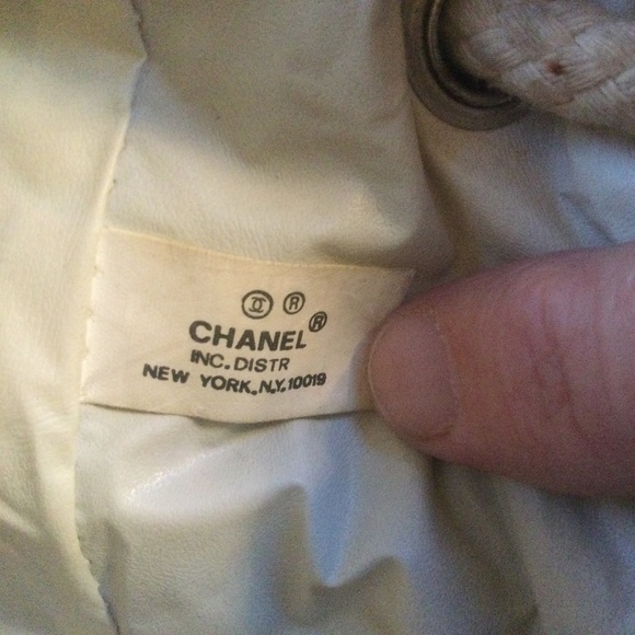Vintage Chanel Beach Bag - Picture 4 of 9